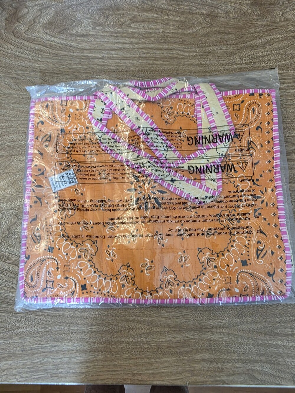 POL Clothing LOVE Bandana Quilted Tote Bag - Picture 12 of 16